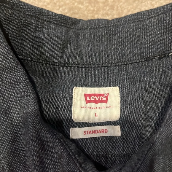 Men’s Levi’s Button Down Shortsleeved Shirt size Large Standard Fit - Picture 2 of 4